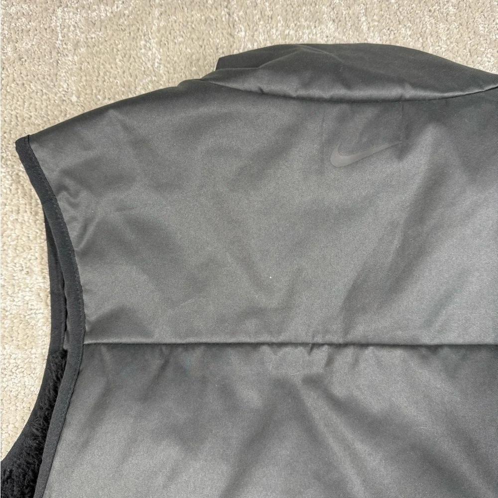 Nike Black Reversible Standard Fit Cozy Side Minimalist Vest Womens Size Large